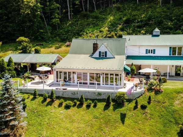 489 Slab Camp Road, Independence, WV 26374