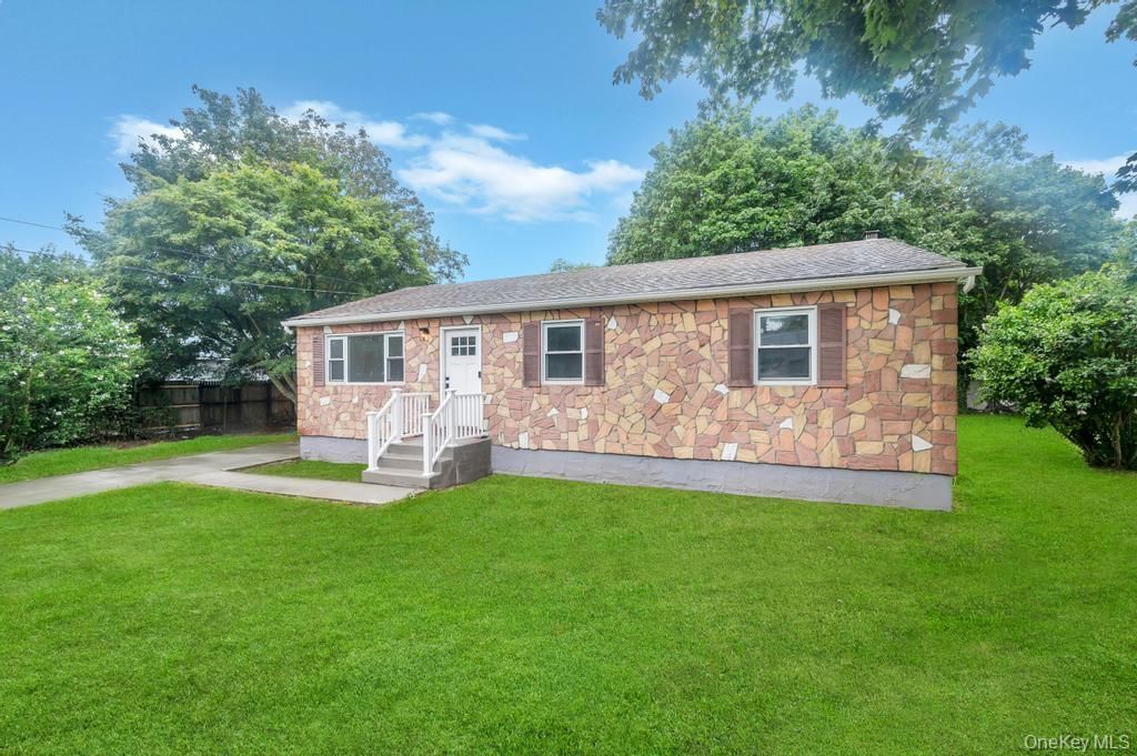 118 S 31st Street, Wyandanch, NY 11798 Main Photo