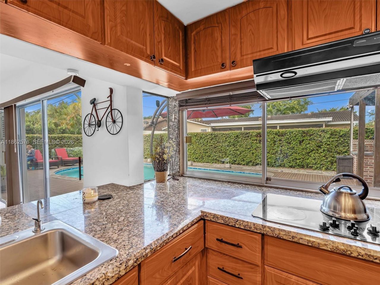 20350 Highland Lakes Blvd, Miami, FL 33179 Photo