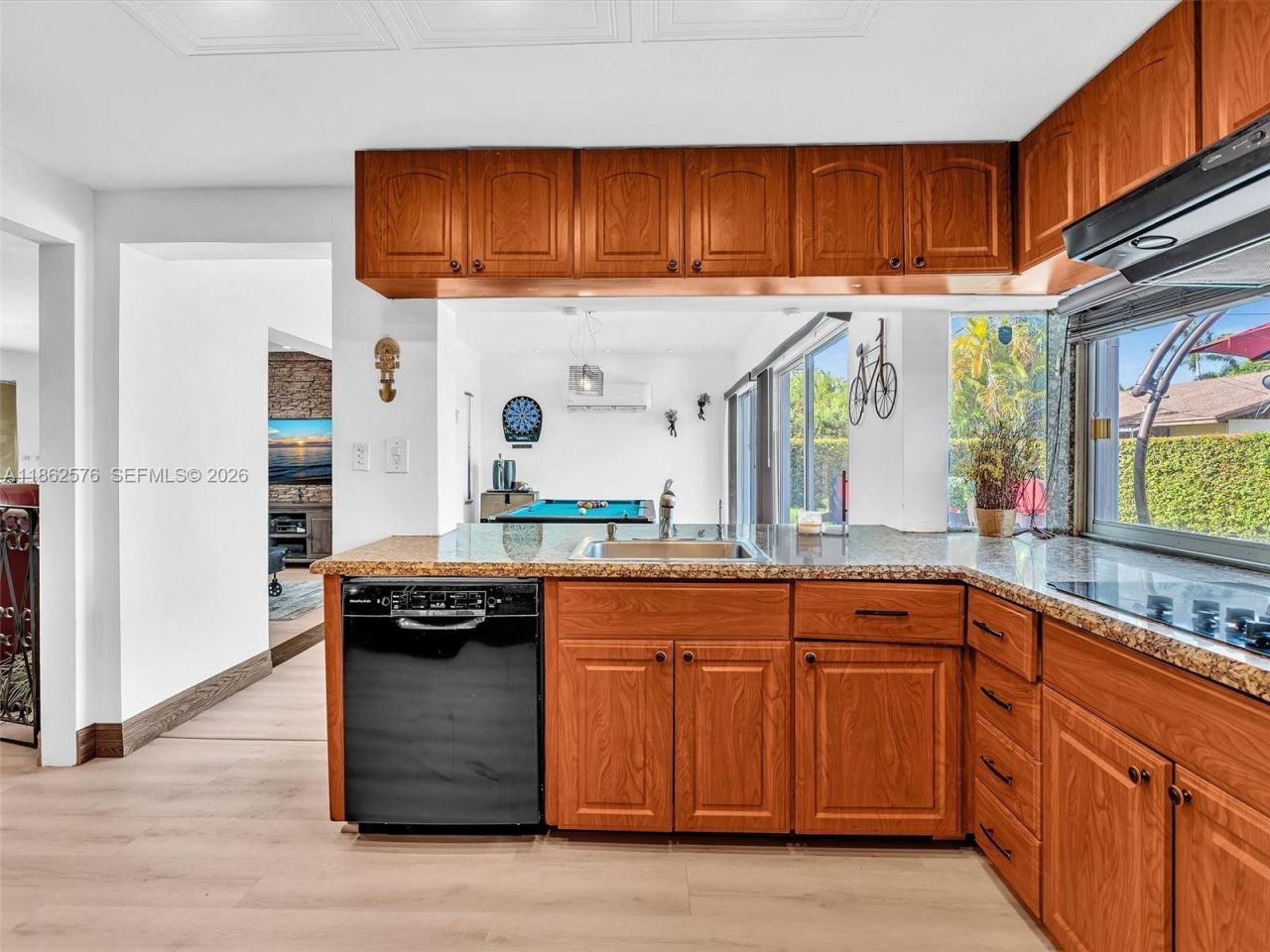 20350 Highland Lakes Blvd, Miami, FL 33179 Photo