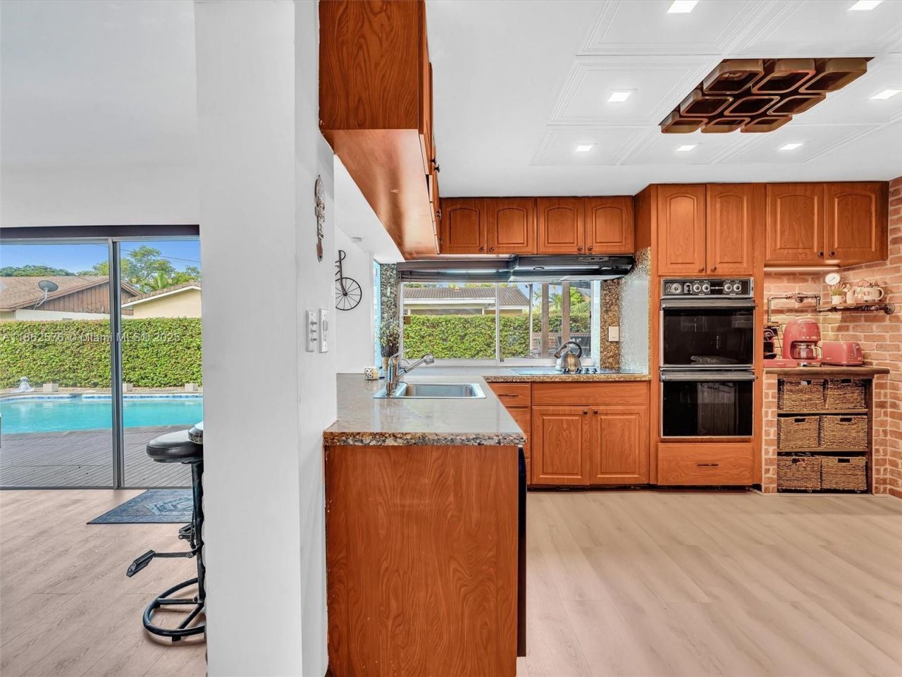 20350 Highland Lakes Blvd, Miami, FL 33179 Photo