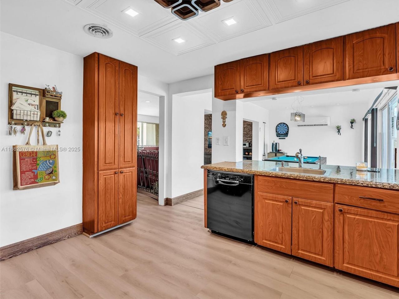 20350 Highland Lakes Blvd, Miami, FL 33179 Photo