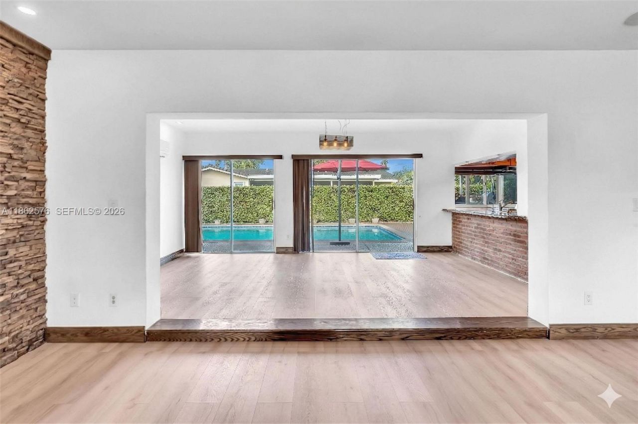 20350 Highland Lakes Blvd, Miami, FL 33179 Photo