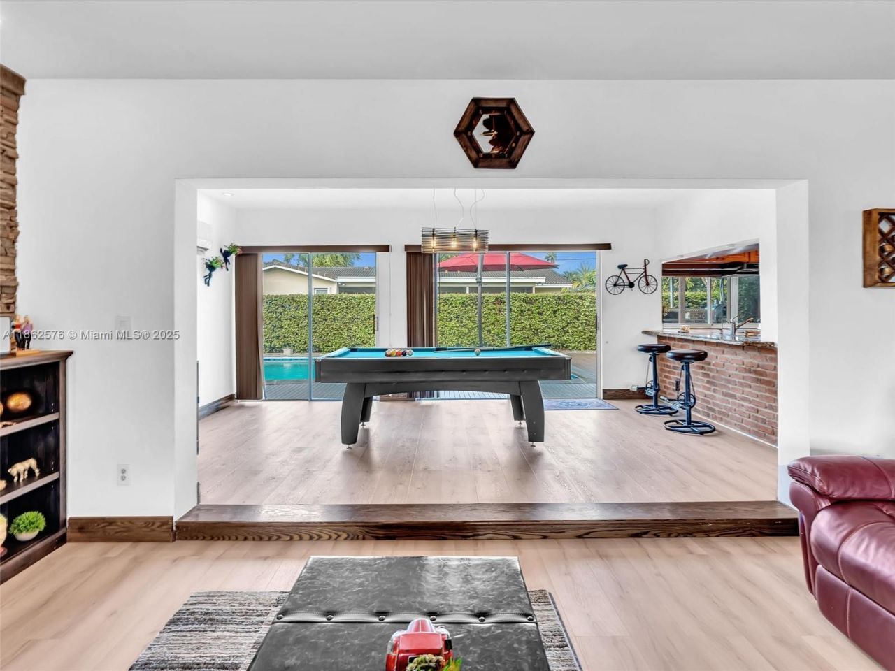 20350 Highland Lakes Blvd, Miami, FL 33179 Photo