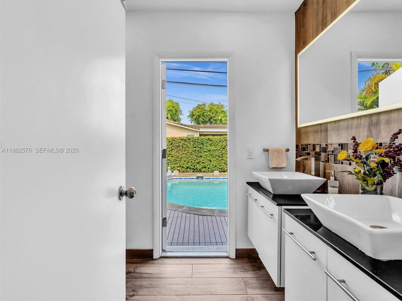 20350 Highland Lakes Blvd, Miami, FL 33179 Photo