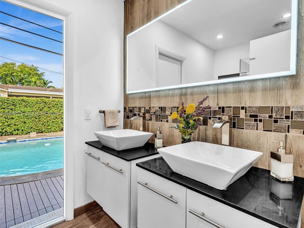 20350 Highland Lakes Blvd, Miami, FL 33179 Photo