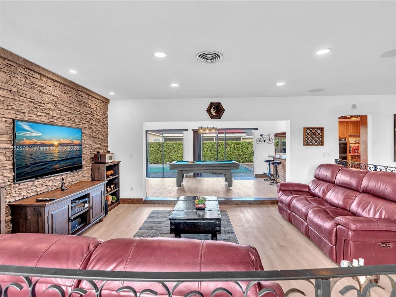 20350 Highland Lakes Blvd, Miami, FL 33179 Photo