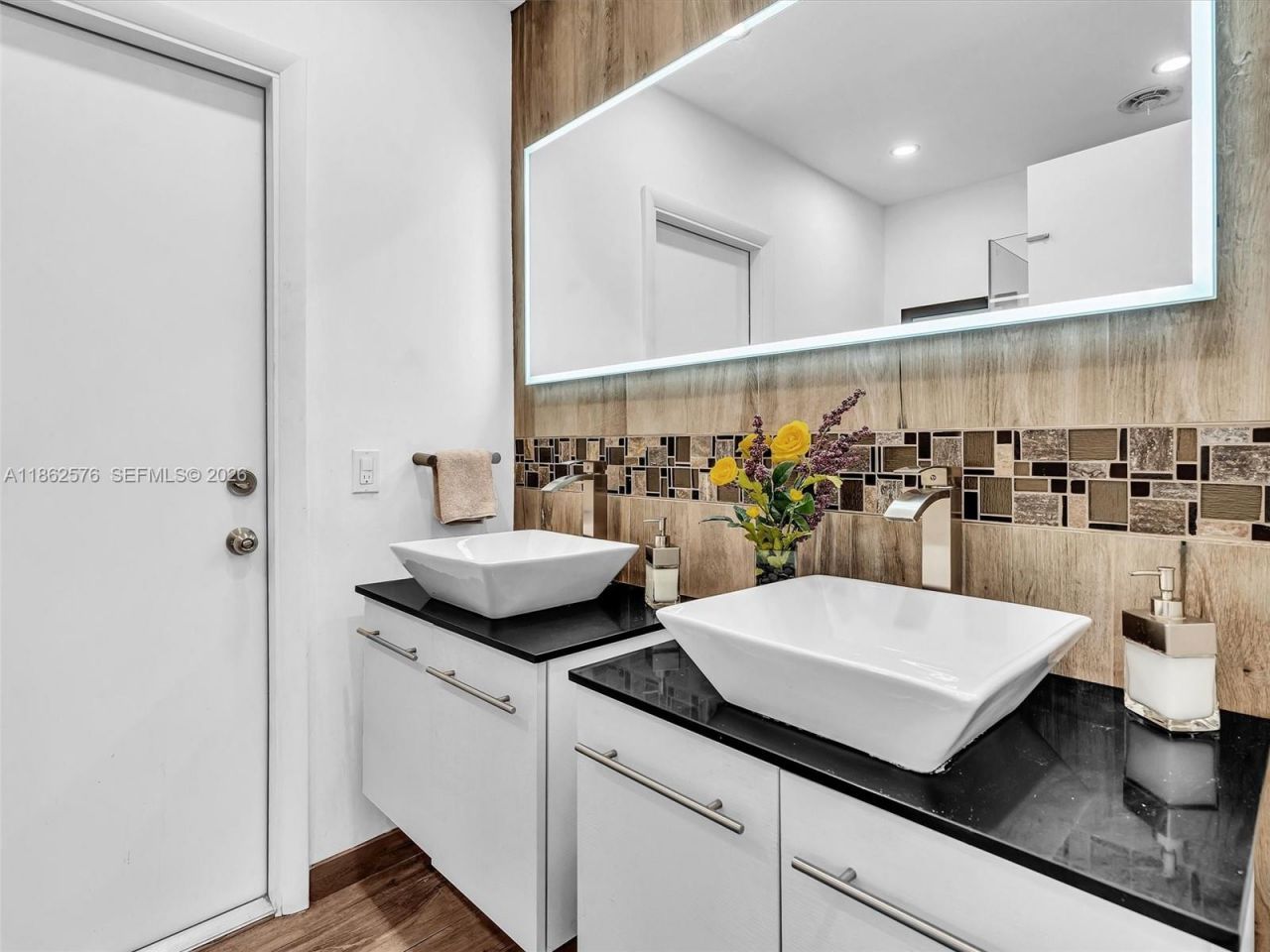 20350 Highland Lakes Blvd, Miami, FL 33179 Photo