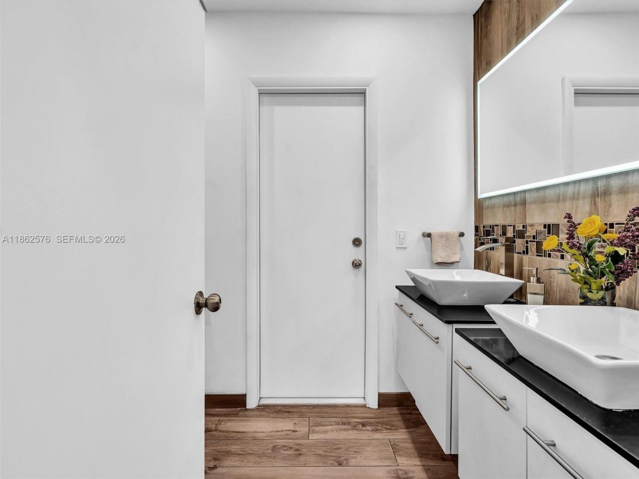 20350 Highland Lakes Blvd, Miami, FL 33179 Photo