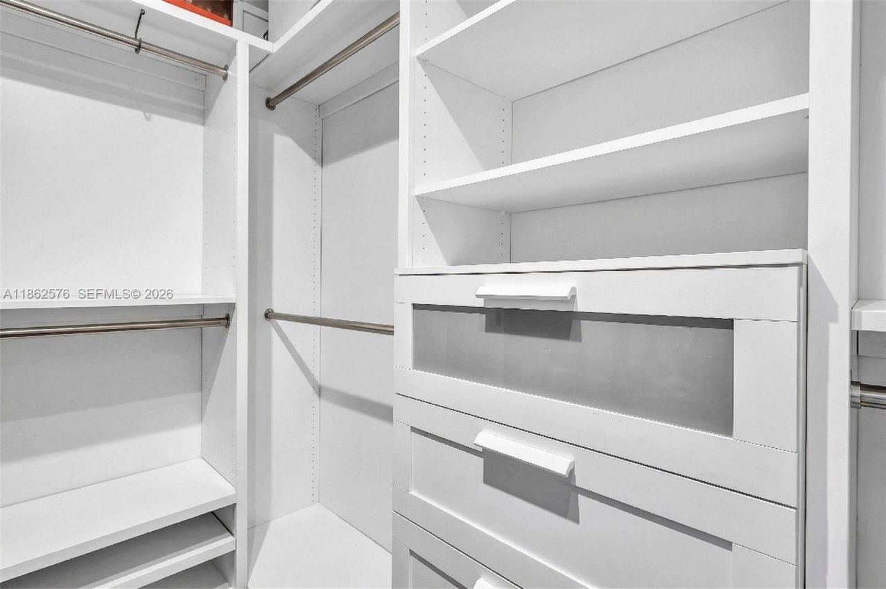 20350 Highland Lakes Blvd, Miami, FL 33179 Photo