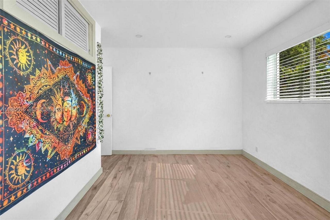 20350 Highland Lakes Blvd, Miami, FL 33179 Photo