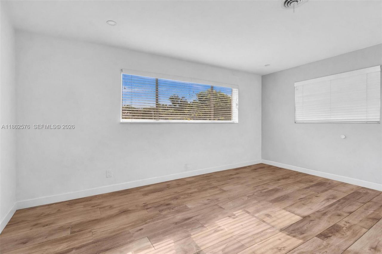 20350 Highland Lakes Blvd, Miami, FL 33179 Photo