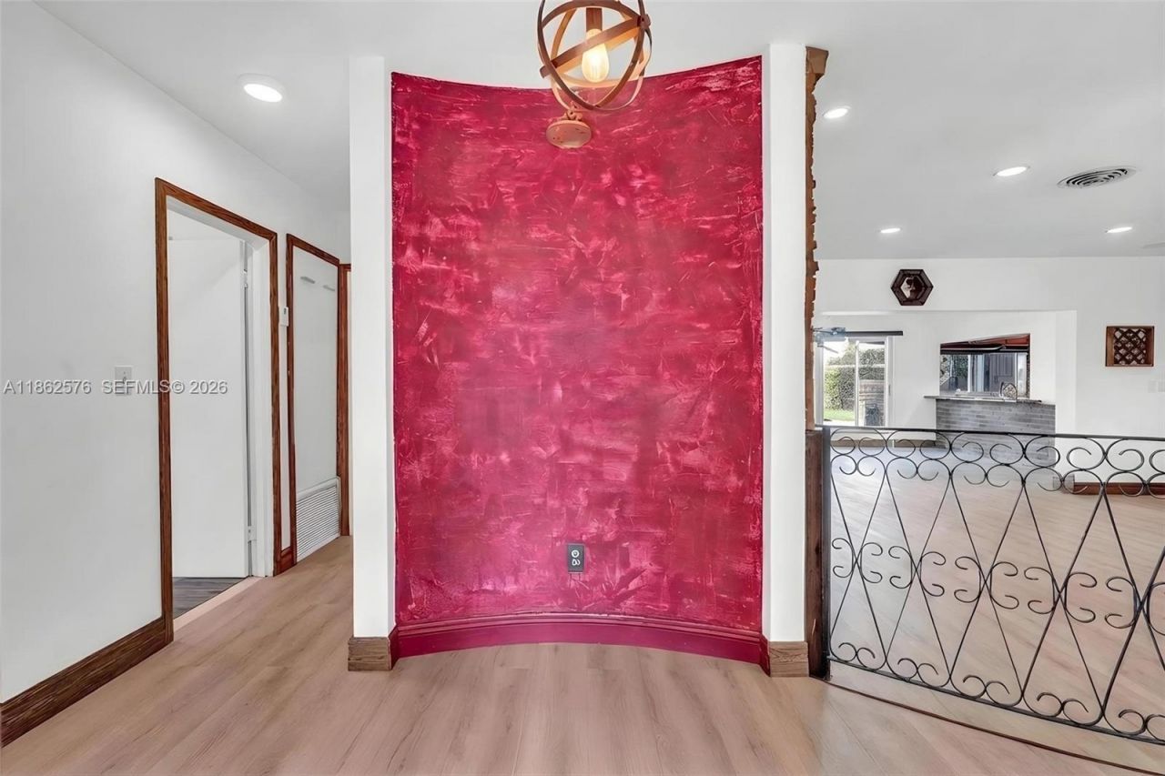 20350 Highland Lakes Blvd, Miami, FL 33179 Photo