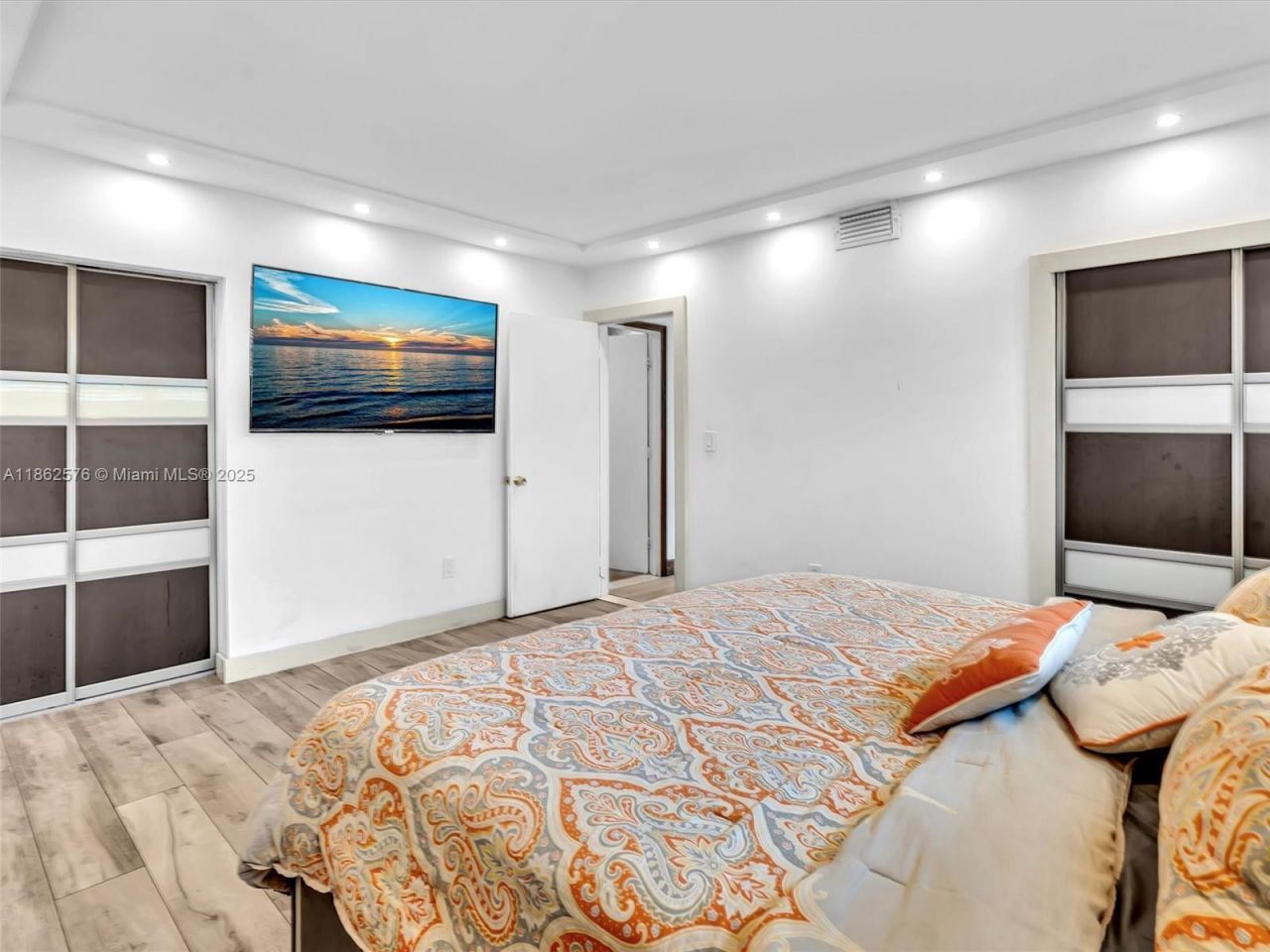 20350 Highland Lakes Blvd, Miami, FL 33179 Photo