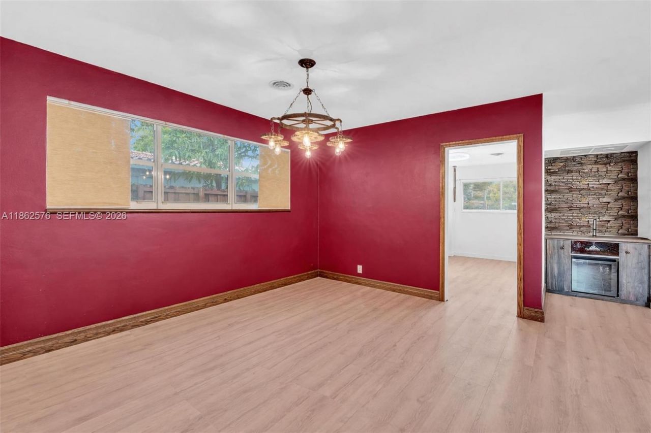 20350 Highland Lakes Blvd, Miami, FL 33179 Photo