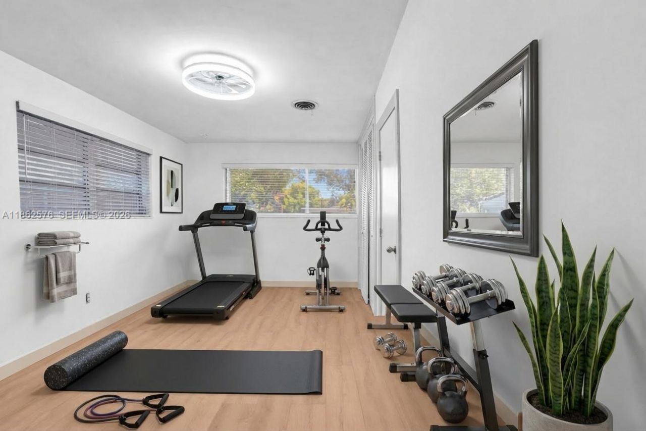 20350 Highland Lakes Blvd, Miami, FL 33179 Photo