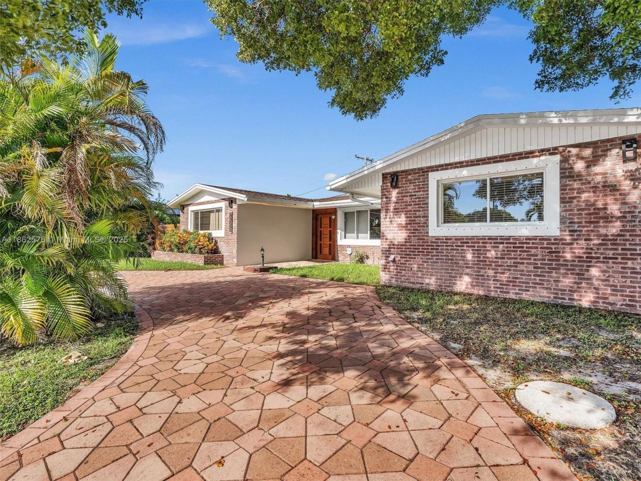 20350 Highland Lakes Blvd, Miami, FL 33179 Photo