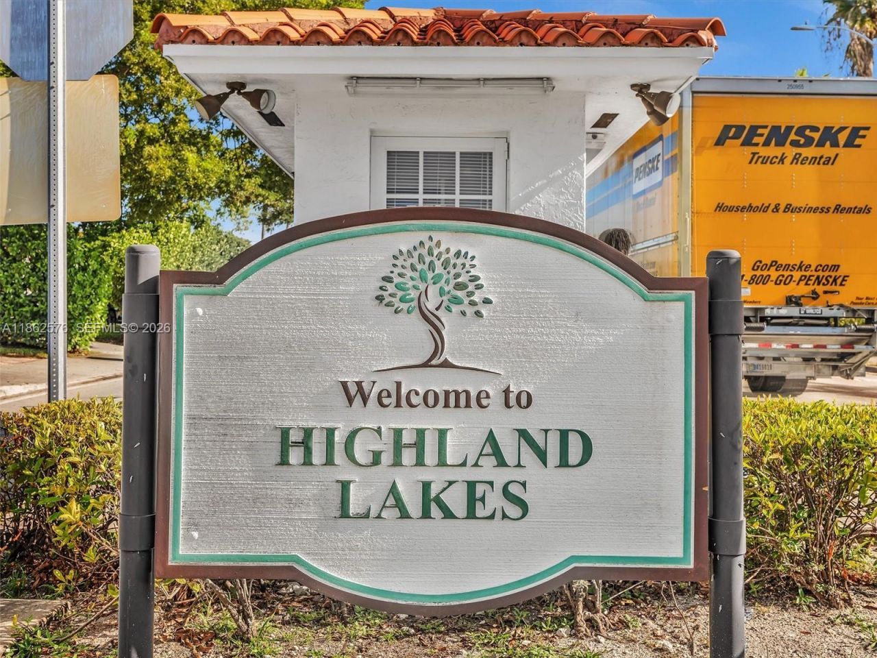 20350 Highland Lakes Blvd, Miami, FL 33179 Photo