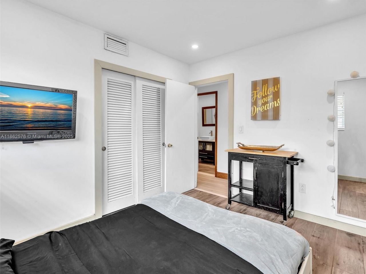 20350 Highland Lakes Blvd, Miami, FL 33179 Photo