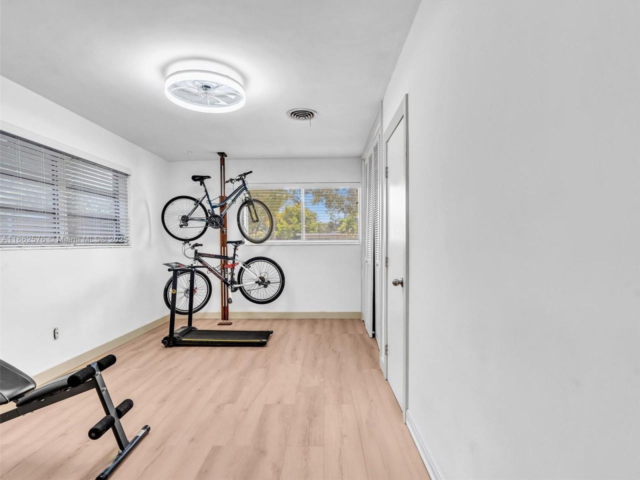 20350 Highland Lakes Blvd, Miami, FL 33179 Photo