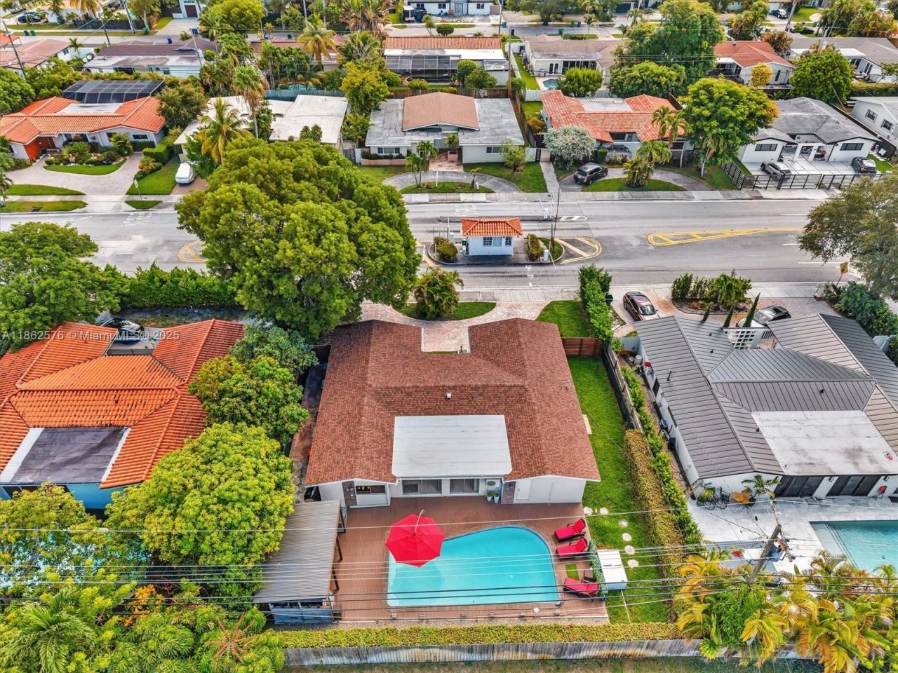 20350 Highland Lakes Blvd, Miami, FL 33179 Photo