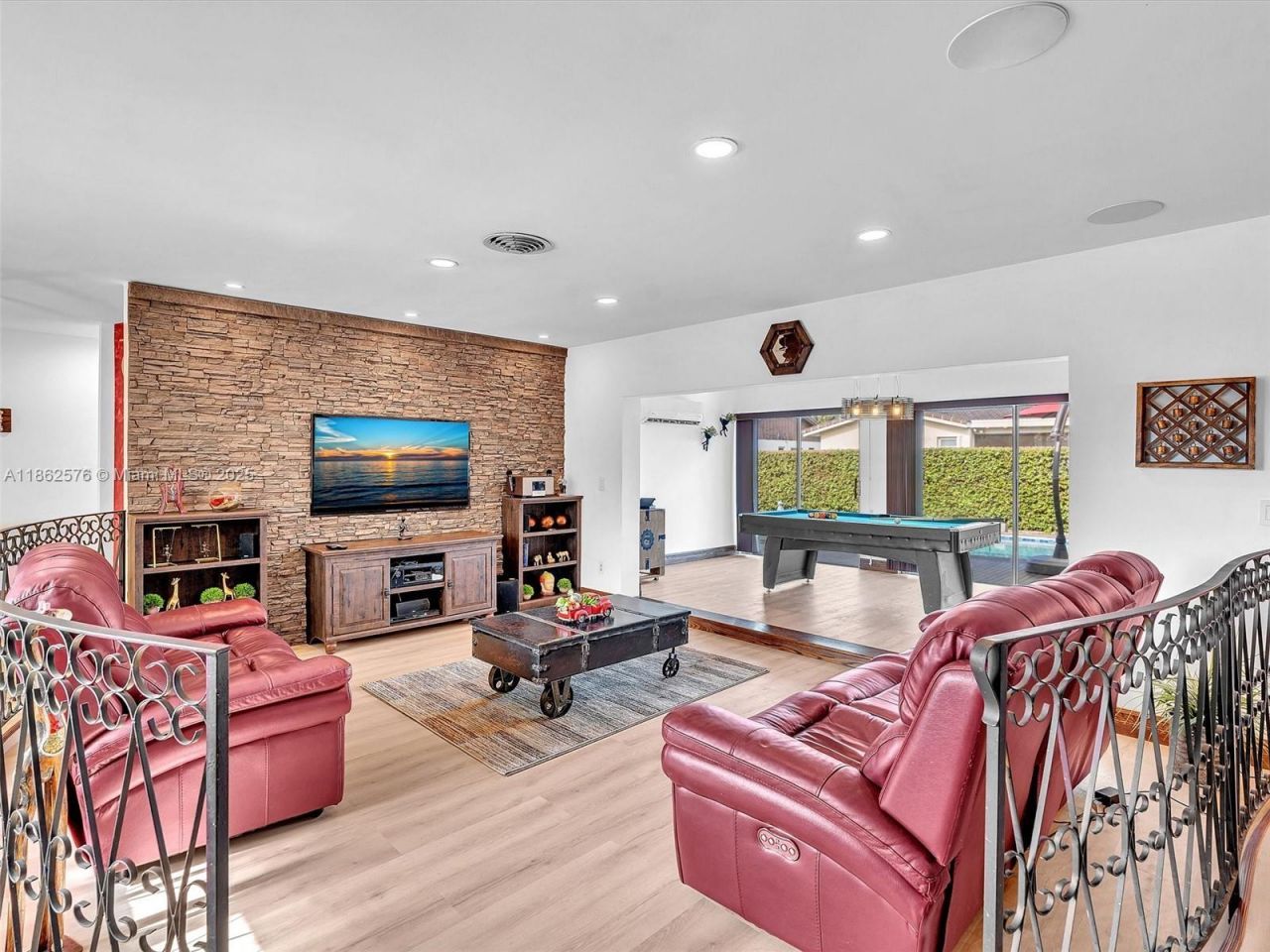 20350 Highland Lakes Blvd, Miami, FL 33179 Photo