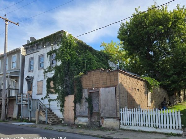 225 1/2 Columbia Street, Hudson, NY 12534