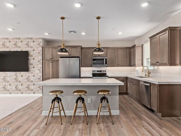 2121 W SONORAN DESERT Drive W, Unit 107, Phoenix, AZ 85085