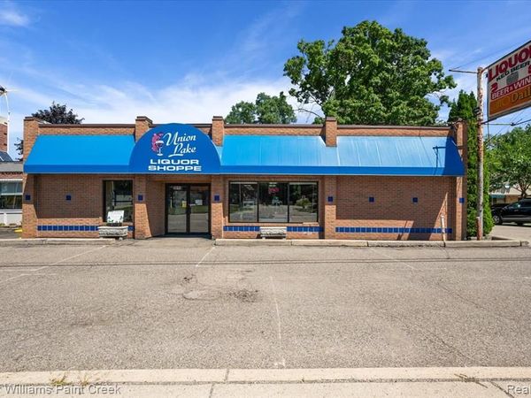 2515 Union Lake Road, Commerce Twp, MI 48382