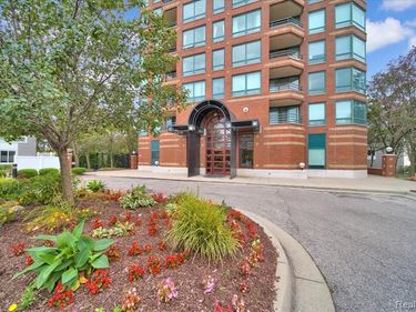 3320 Spinnaker Lane, Detroit, MI 48207