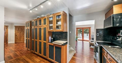 1575 Crystal Air Drive, South Lake Tahoe, CA 96150 Photo