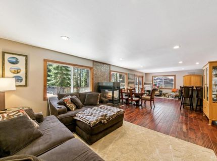 1575 Crystal Air Drive, South Lake Tahoe, CA 96150 Photo