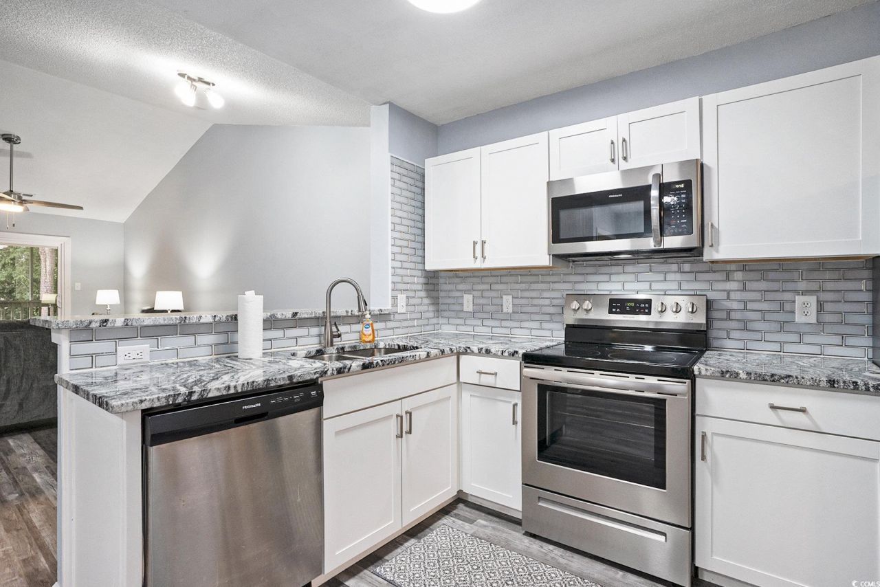 850 Fairway Dr. Photo 10