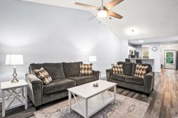 850 Fairway Dr. photo 4