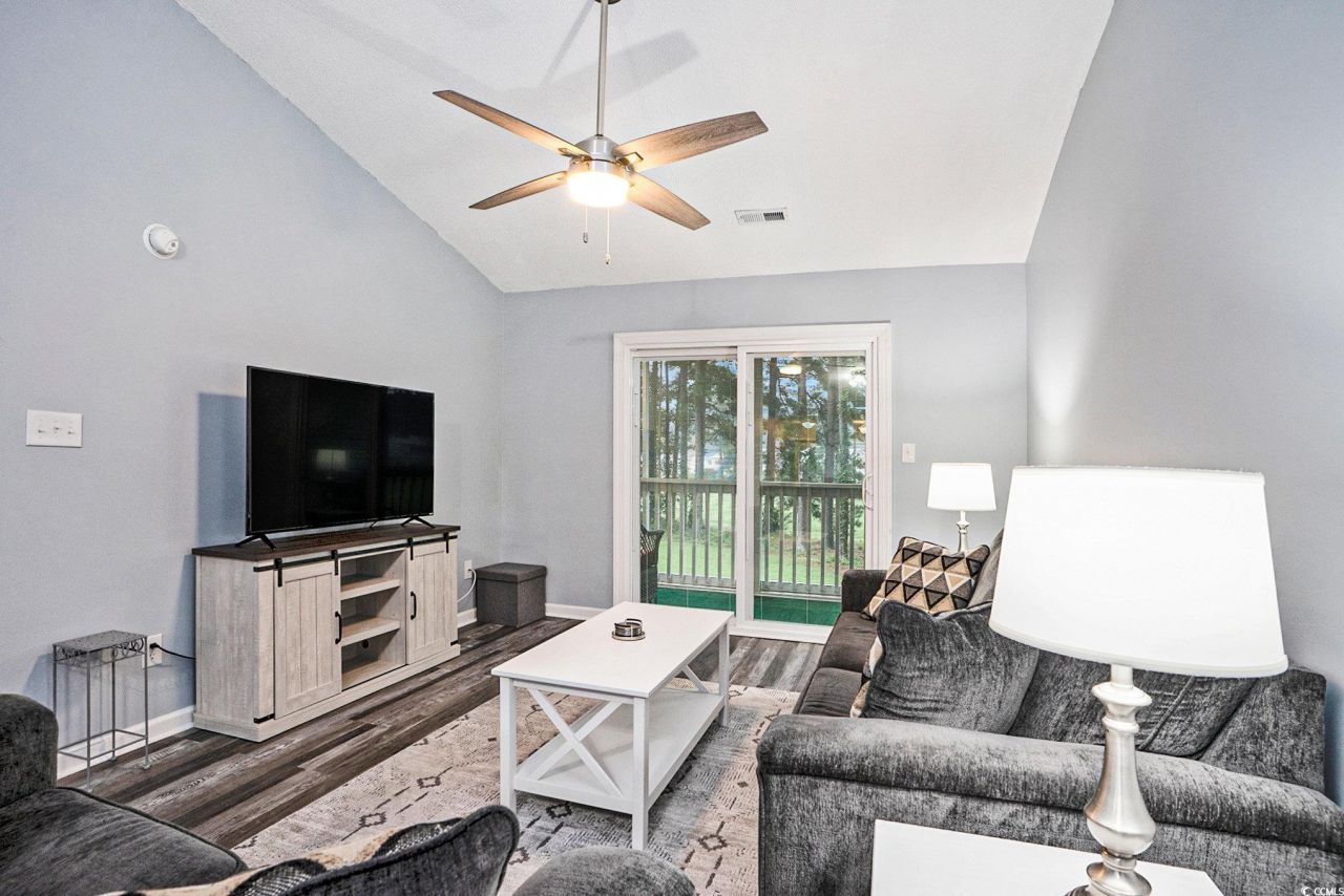 850 Fairway Dr. Photo 4