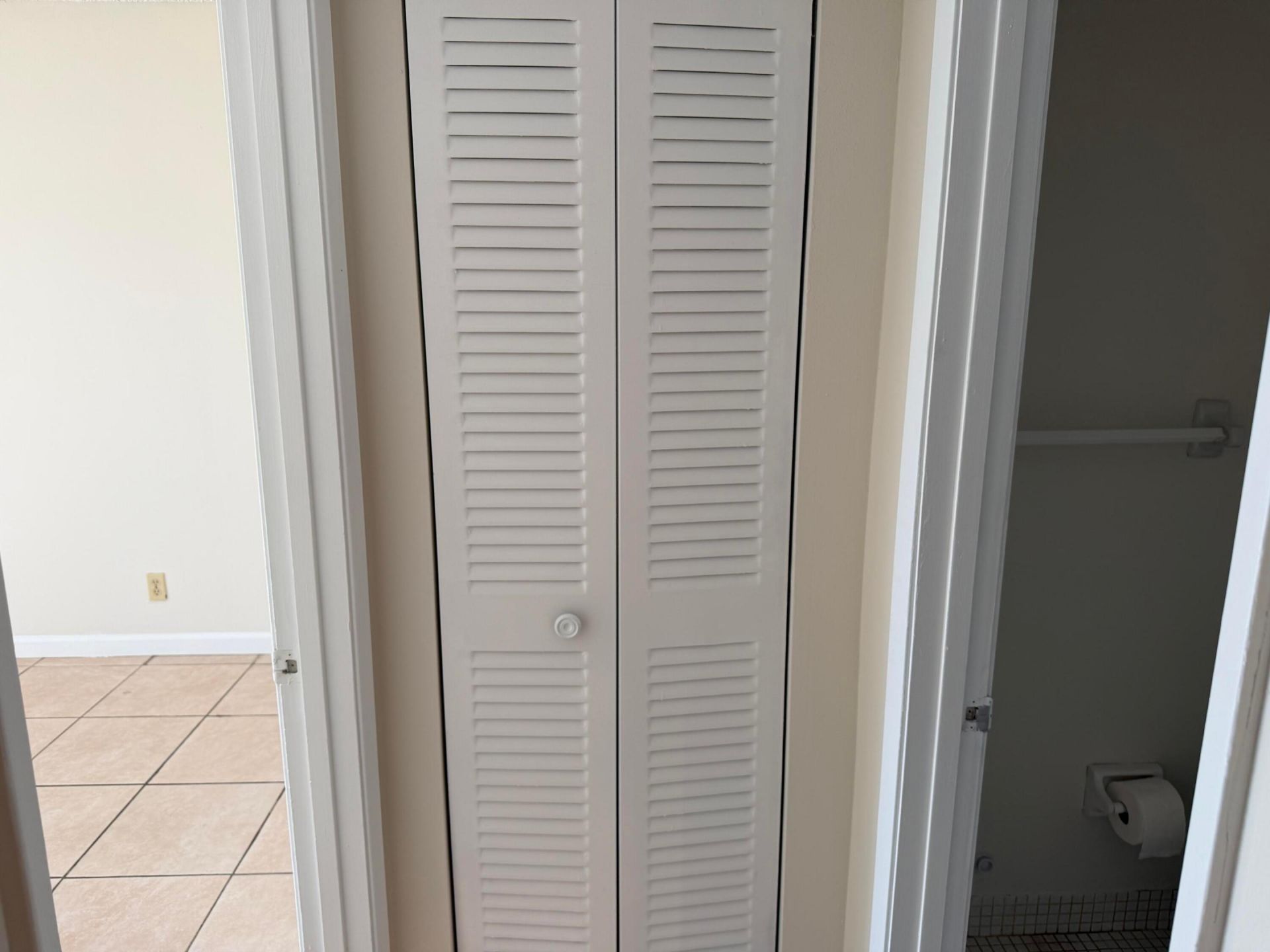 500 Village Green Circle W, Unit 212, Palm Springs, FL 33461 Photo