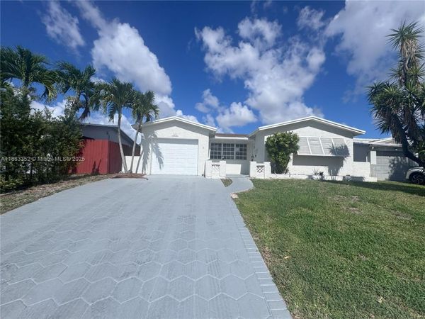 2201 N 54th Ave, Hollywood, FL 33021
