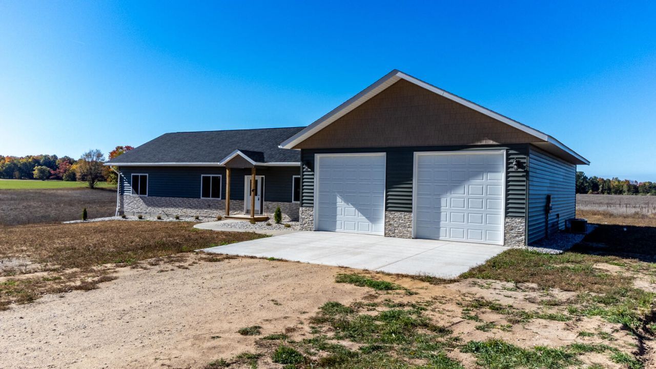 2509 S 40th Avenue, Shelby, MI 49455 Main Photo