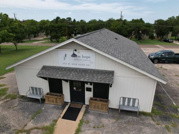 203 W New Hope DR, Cedar Park, TX 78613