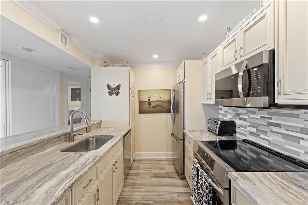 555 Park Shore Dr, Unit B513, Naples, FL 34103 Photo