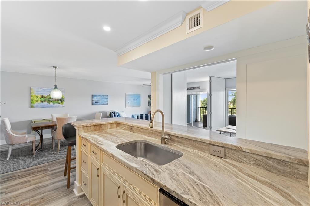 555 Park Shore Dr, Unit B513, Naples, FL 34103 Photo