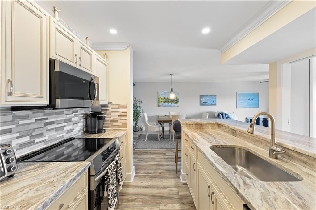 555 Park Shore Dr, Unit B513, Naples, FL 34103 Photo