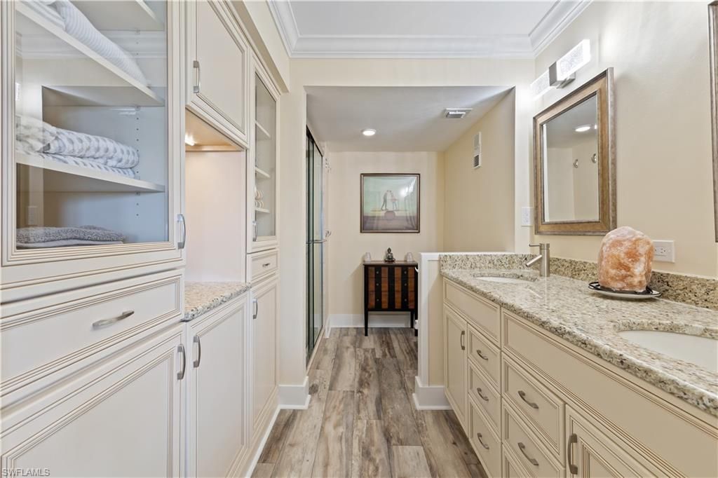 555 Park Shore Dr, Unit B513, Naples, FL 34103 Photo