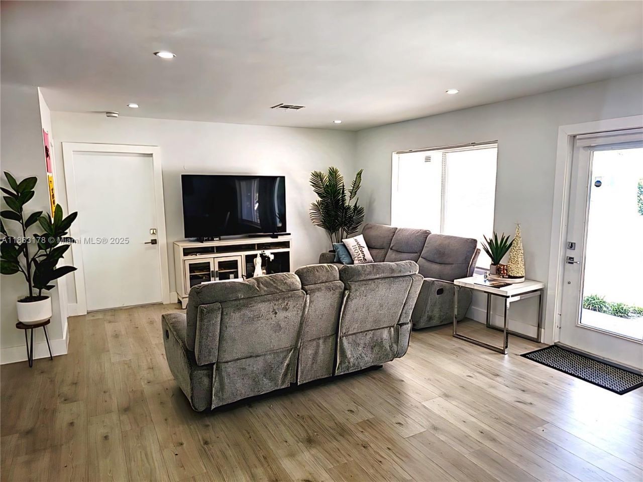 1430 NE 53rd Ct, Fort Lauderdale, FL 33334 Photo