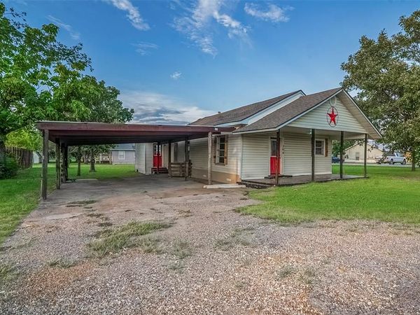 306 N Front Street, Savoy, TX 75479