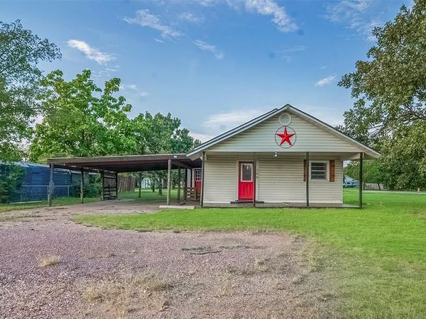 306 N Front Street, Savoy, TX 75479