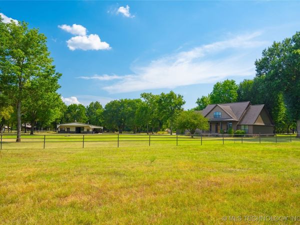 21540 E State Highway 31 , Quinton, OK 74561