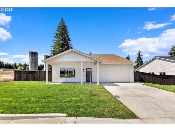 301 Cap AVE, Winlock, WA 98596