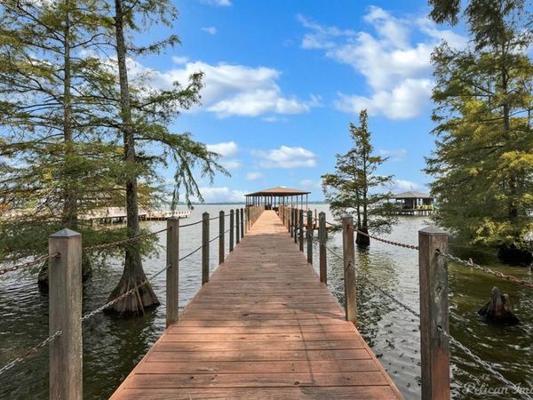 5617 S Lakeshore Drive, Shreveport, LA 71119