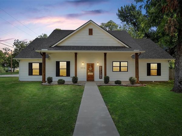 306 Eagle Drive, Eddy, TX 76524